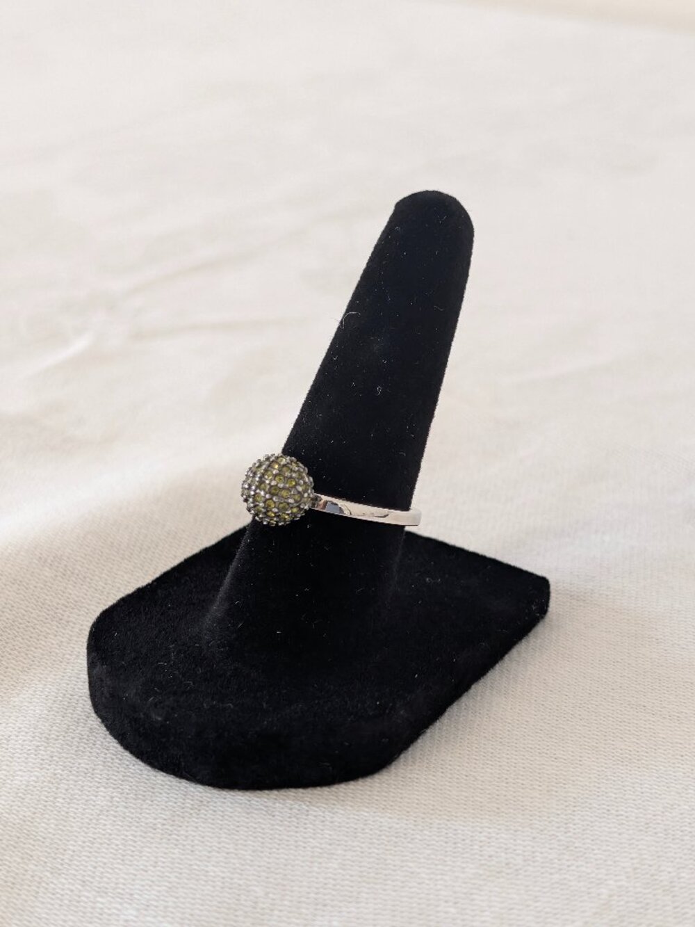 Vintage Retired Signed Lia Sophia Peridot Green Rhinestone Pave Ball Size 6.25